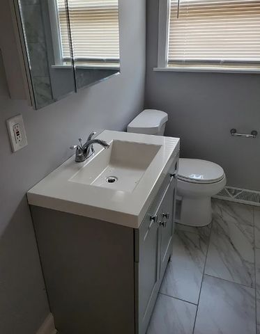 9035 S EUCLID Avenue, Chicago, IL 60617