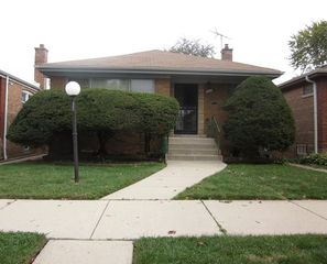 9035 S EUCLID Avenue, Chicago, IL 60617