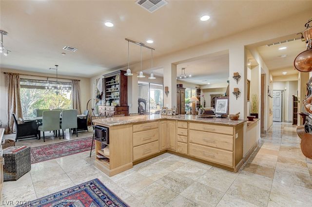 5152 Vincitor Street, Las Vegas, NV 89135