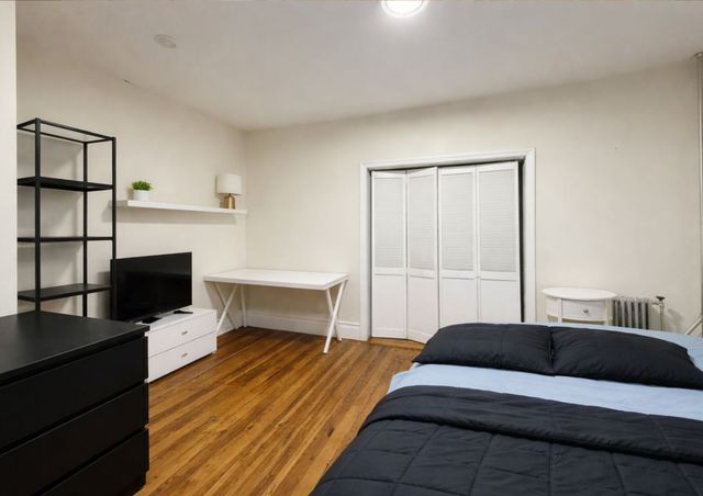 51-19 34th Street, New York City, NY 11101