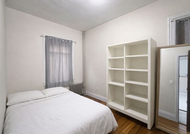 51-19 34th Street, New York City, NY 11101