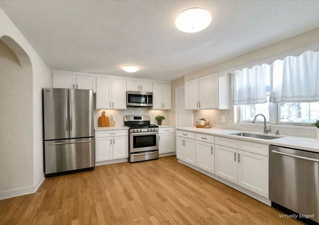 51-19 34th Street, New York City, NY 11101