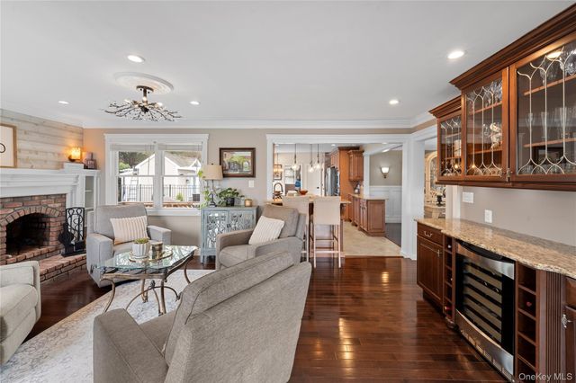 29 Dyke Road, Setauket, NY 11733