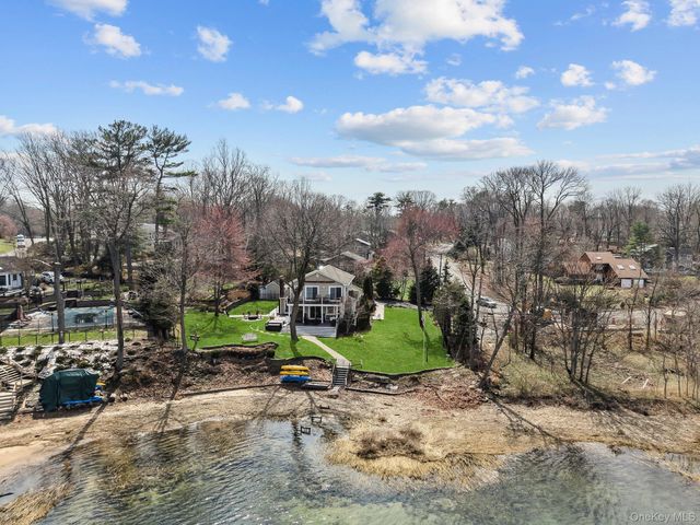 29 Dyke Road, Setauket, NY 11733