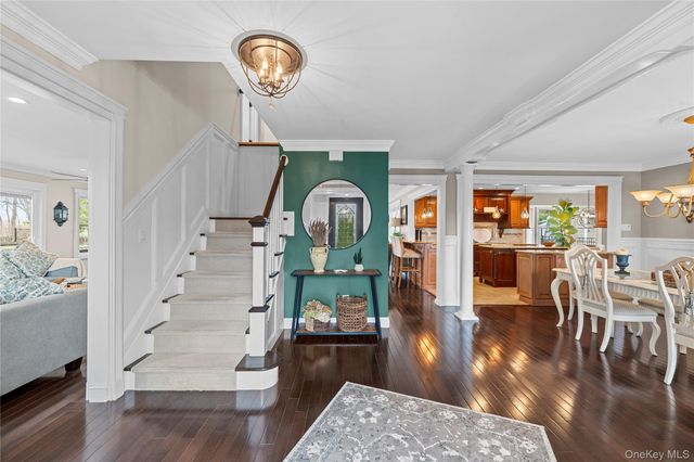 29 Dyke Road, Setauket, NY 11733