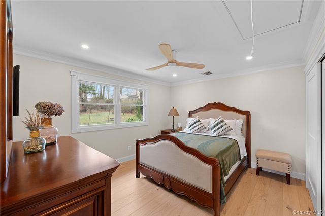 29 Dyke Road, Setauket, NY 11733