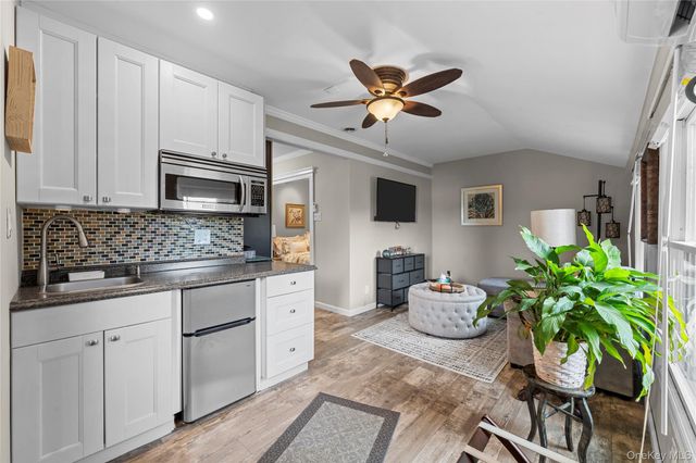 29 Dyke Road, Setauket, NY 11733