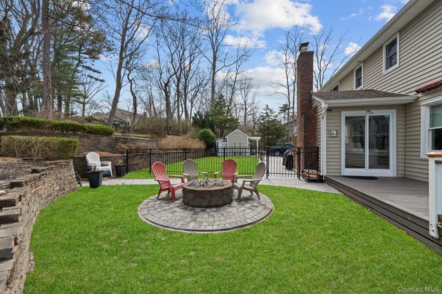 29 Dyke Road, Setauket, NY 11733