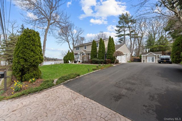 29 Dyke Road, Setauket, NY 11733