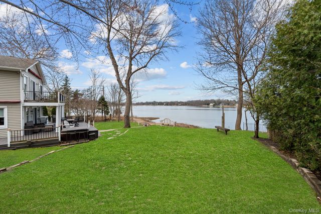 29 Dyke Road, Setauket, NY 11733