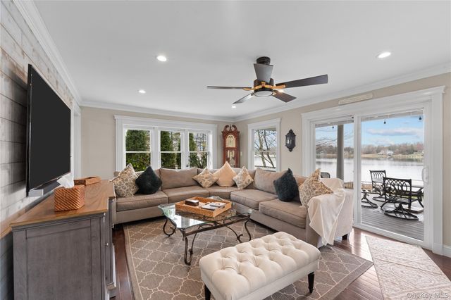 29 Dyke Road, Setauket, NY 11733