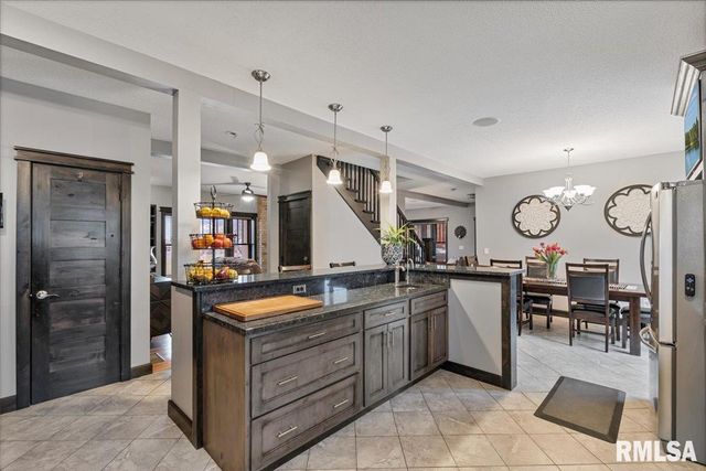 302 9TH Street, Silvis, IL 61282