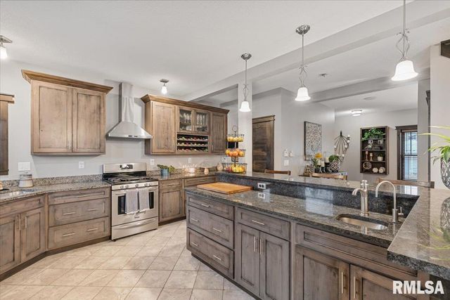 302 9TH Street, Silvis, IL 61282