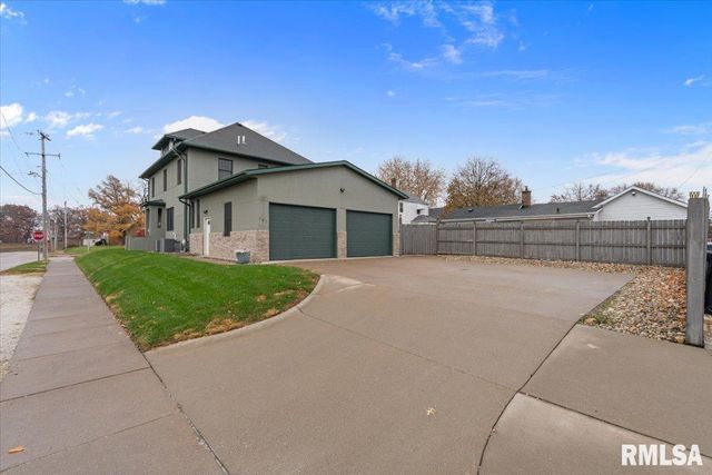 302 9TH Street, Silvis, IL 61282