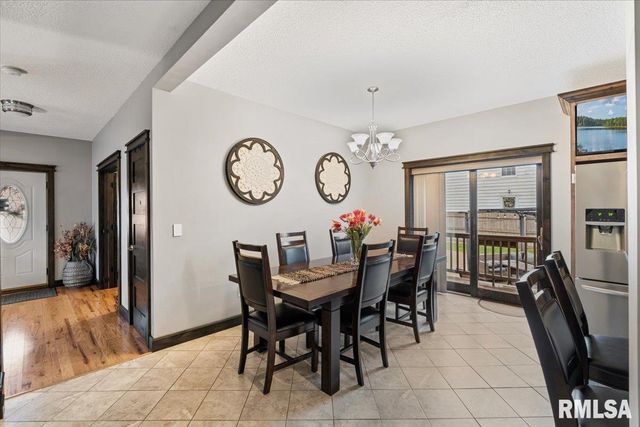 302 9TH Street, Silvis, IL 61282