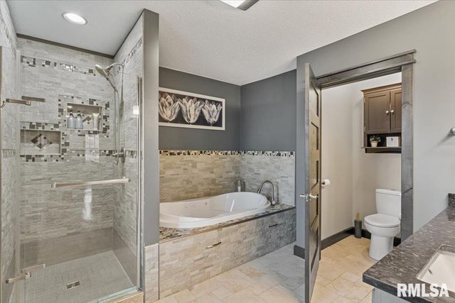 302 9TH Street, Silvis, IL 61282