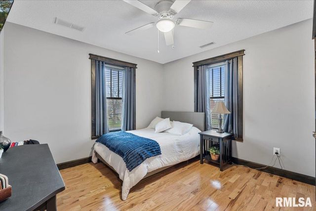 302 9TH Street, Silvis, IL 61282