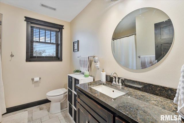 302 9TH Street, Silvis, IL 61282