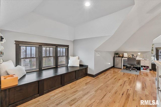 302 9TH Street, Silvis, IL 61282