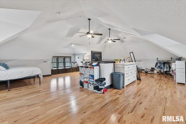 302 9TH Street, Silvis, IL 61282