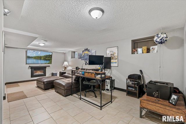 302 9TH Street, Silvis, IL 61282