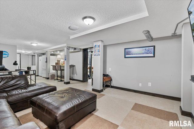 302 9TH Street, Silvis, IL 61282