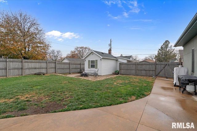 302 9TH Street, Silvis, IL 61282