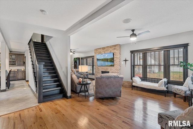 302 9TH Street, Silvis, IL 61282