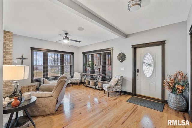 302 9TH Street, Silvis, IL 61282