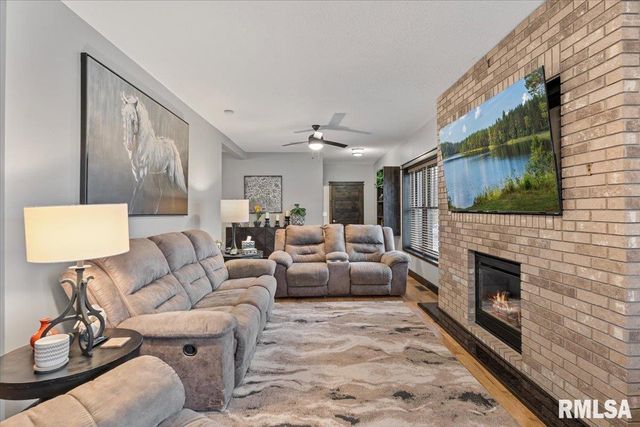 302 9TH Street, Silvis, IL 61282