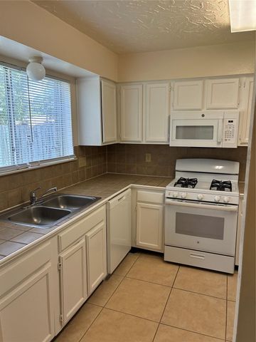 16230 Cutten Road, Houston, TX 77070
