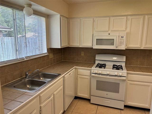 16230 Cutten Road, Houston, TX 77070