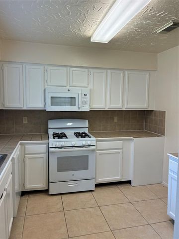 16230 Cutten Road, Houston, TX 77070