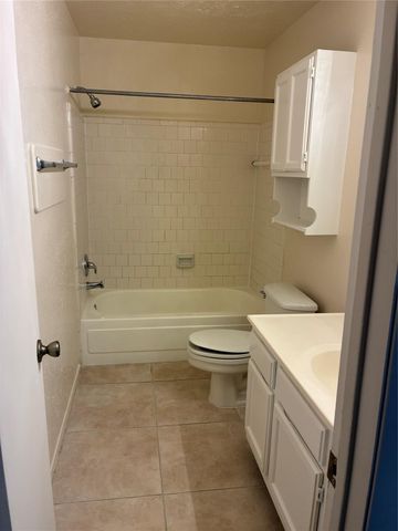 16230 Cutten Road, Houston, TX 77070