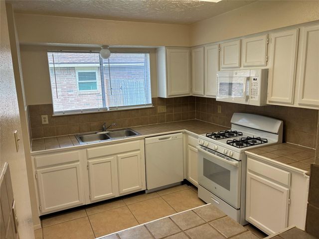 16230 Cutten Road, Houston, TX 77070