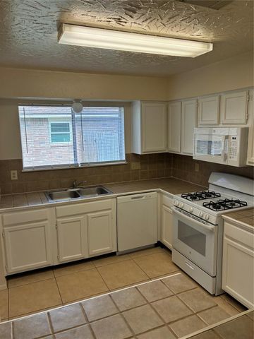 16230 Cutten Road, Houston, TX 77070