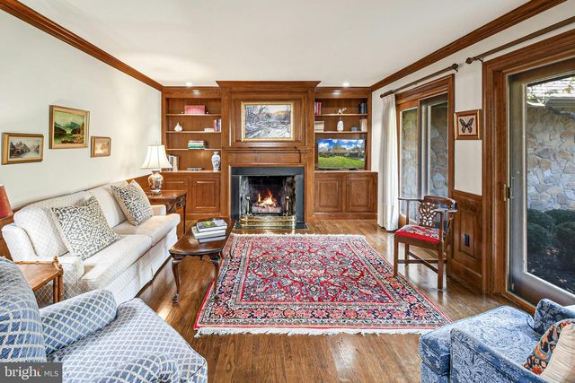 1588 SAUCON VALLEY RD, Bethlehem, PA 18015