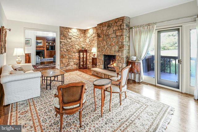 1588 SAUCON VALLEY RD, Bethlehem, PA 18015