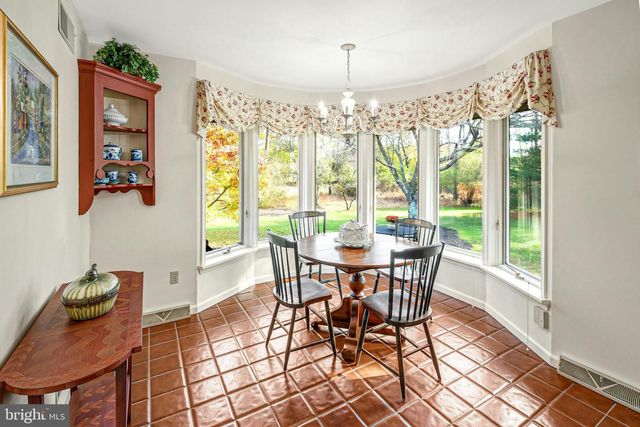 1588 SAUCON VALLEY RD, Bethlehem, PA 18015