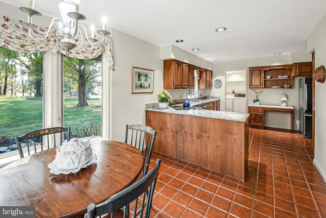 1588 SAUCON VALLEY RD, Bethlehem, PA 18015