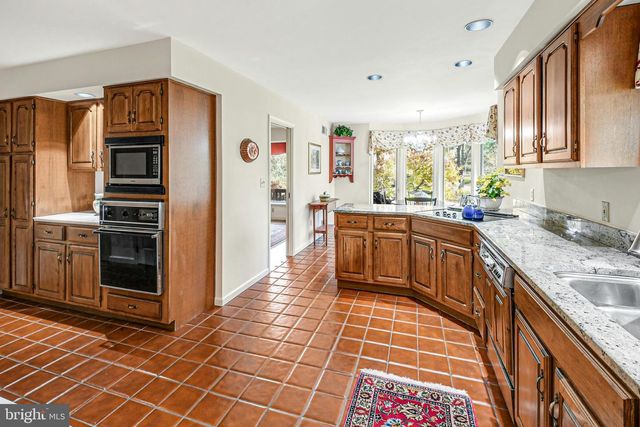 1588 SAUCON VALLEY RD, Bethlehem, PA 18015