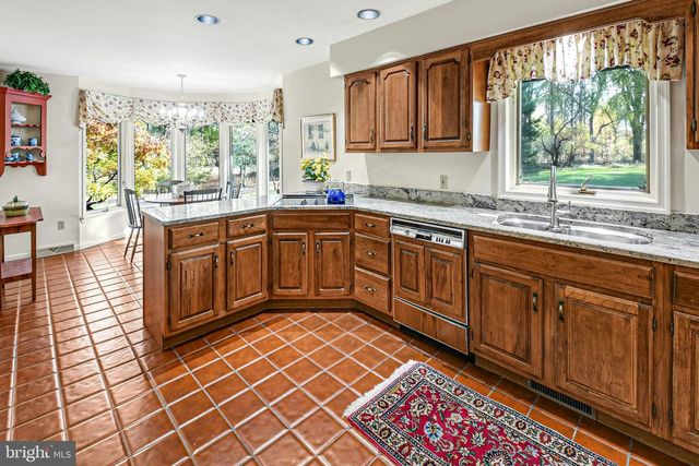 1588 SAUCON VALLEY RD, Bethlehem, PA 18015