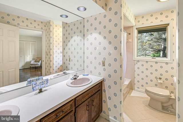 1588 SAUCON VALLEY RD, Bethlehem, PA 18015