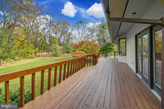 1588 SAUCON VALLEY RD, Bethlehem, PA 18015