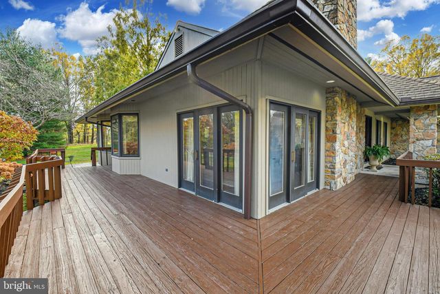 1588 SAUCON VALLEY RD, Bethlehem, PA 18015