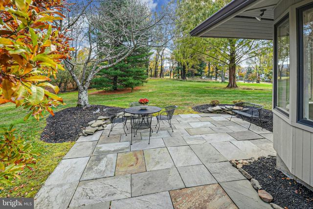 1588 SAUCON VALLEY RD, Bethlehem, PA 18015