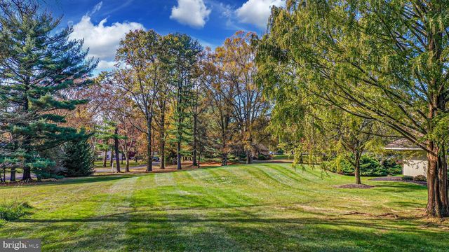 1588 SAUCON VALLEY RD, Bethlehem, PA 18015