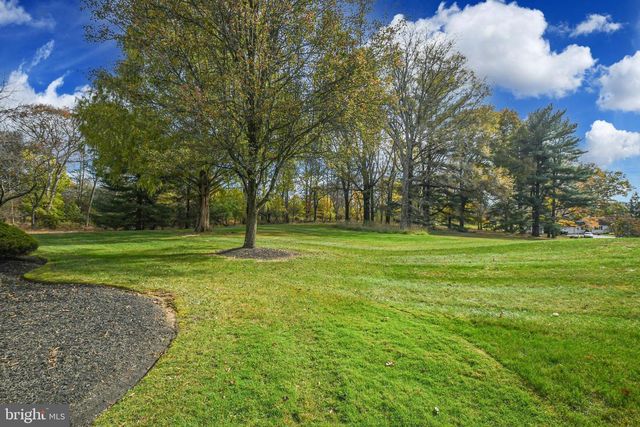 1588 SAUCON VALLEY RD, Bethlehem, PA 18015