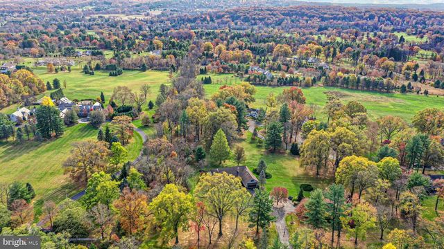 1588 SAUCON VALLEY RD, Bethlehem, PA 18015