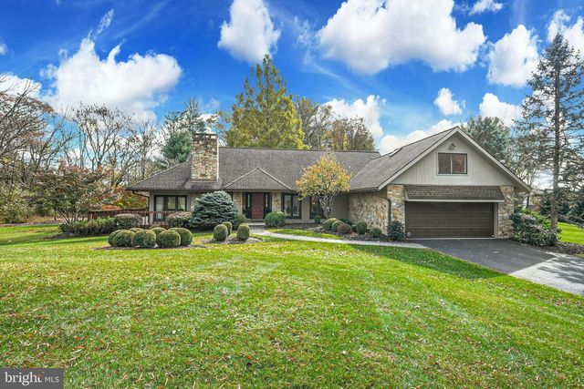 1588 SAUCON VALLEY RD, Bethlehem, PA 18015